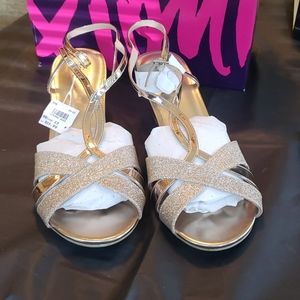 NWT FIONI gliter wedge Sandal